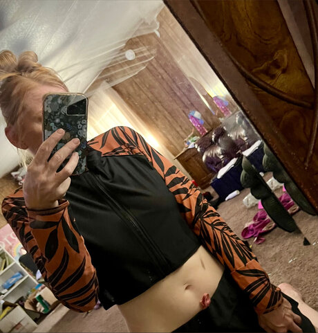 Strawberry Auberry onlyfans model photos