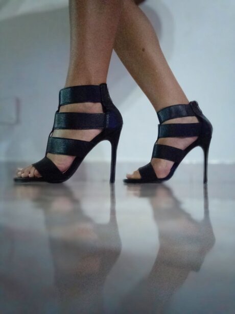 NonSoloPiedini onlyfans leaked tits