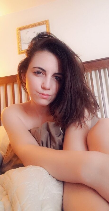 Little Vixen_ onlyfans model