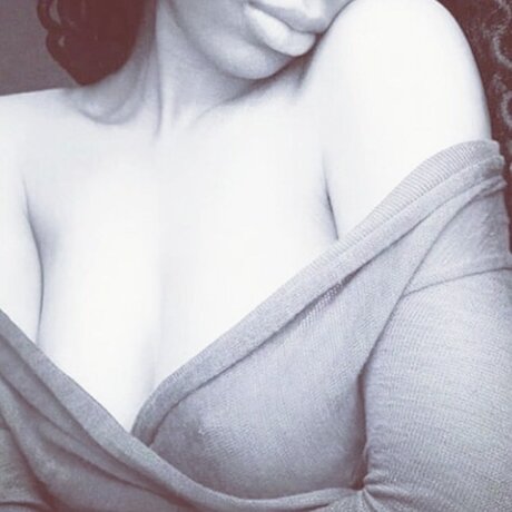 QUEENlonewolf onlyfans pics