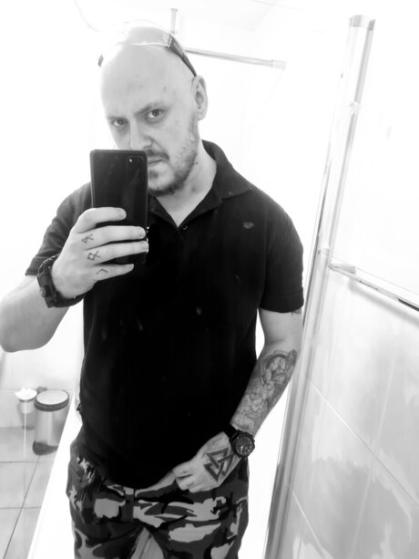 V1K1NG onlyfans naked leaks