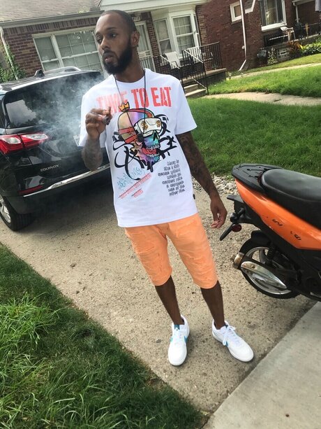 MrAimtooplease onlyfans leak ass