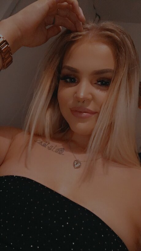 HoneyBeaxo onlyfans explicit content