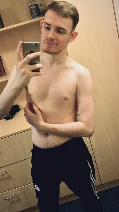 aries717 onlyfans strip