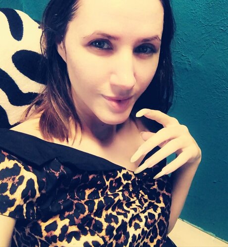 ClawsInUrSkin onlyfans strip tease