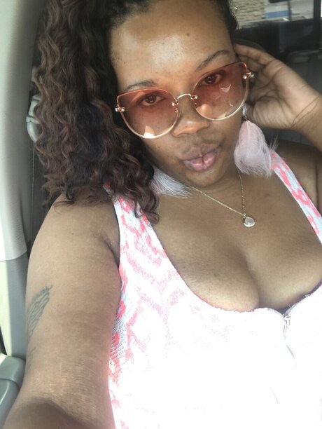 GLOWSKI nude leaked onlyfans