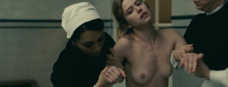 Lou de Laage onlyfans nudes leaked