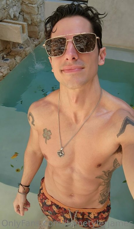 itsmetylerjames naked onlyfans pics