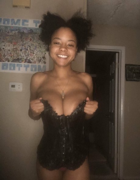 Bush Baby onlyfans desnuda