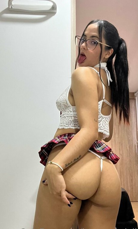 iamqueenjaii onlyfans striptease