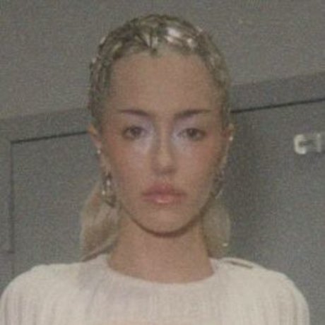 Delilah Belle Hamlin strip onlyfans