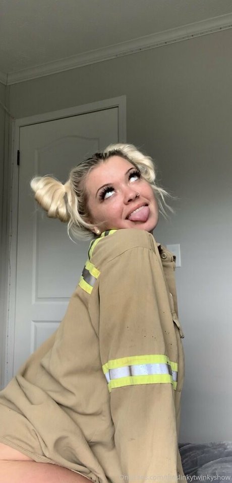 thaslinkytwinkyshow only fans leak nude