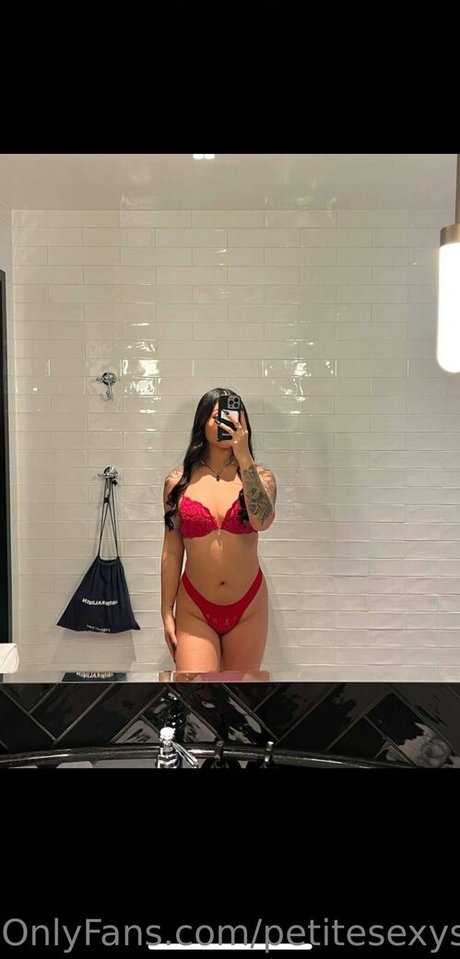 petitesexysilje onlyfans ass