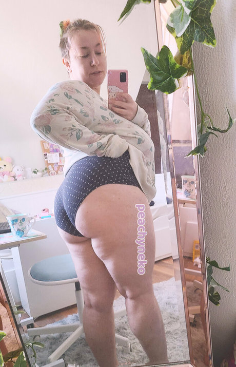 peachyneko free onlyfans