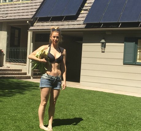 Iliza Shlesinger onlyfans exposed