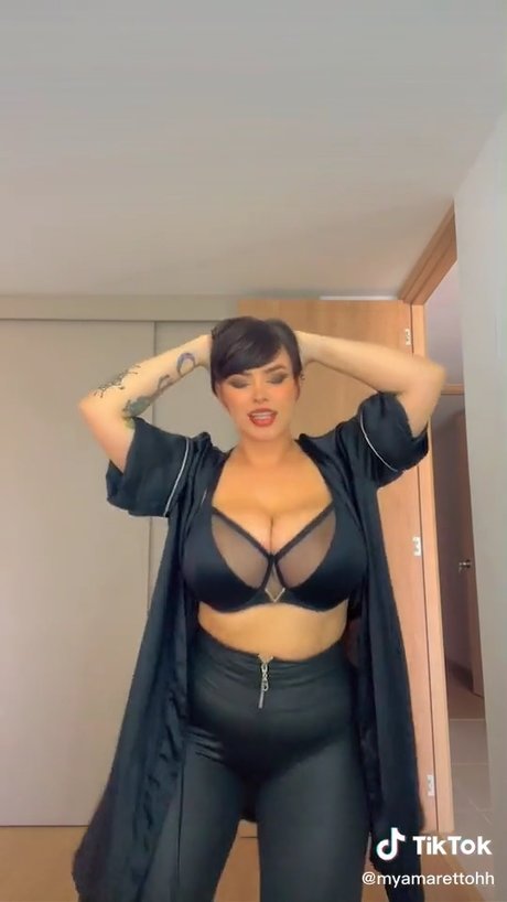 Amaretto Hammer_ onlyfans strip tease