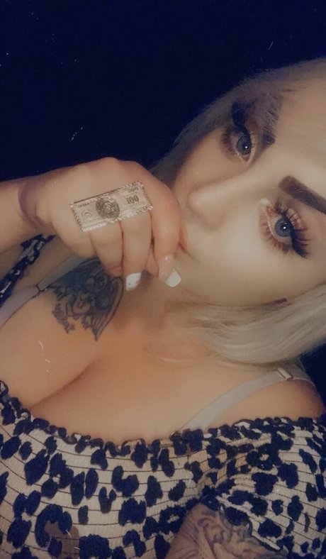 snowbunnygang420 nude on onlyfans