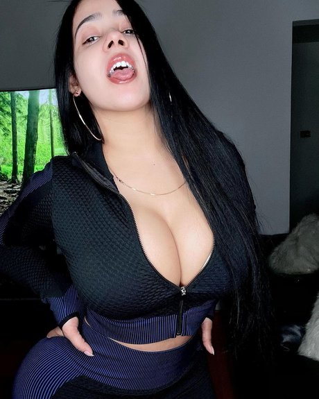 Grey Vlyt onlyfans strip tease