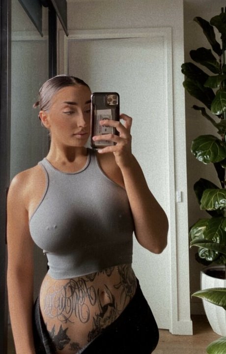 Carla Dior onlyfans strip tease