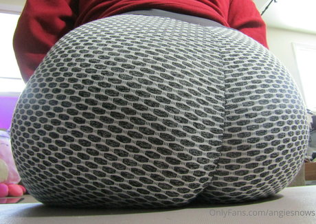 angiesnows xxx only fans