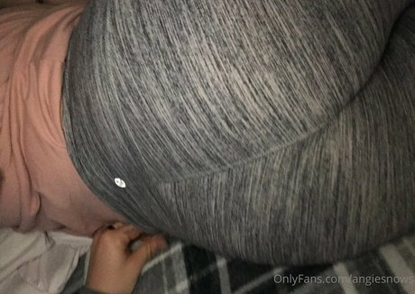 angiesnows onlyfans naked leak