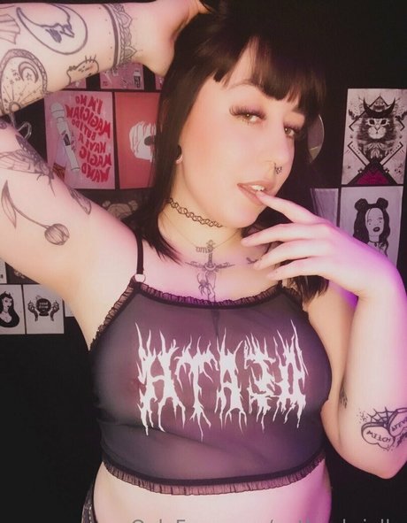 gothgabriella onlyfans strip tease