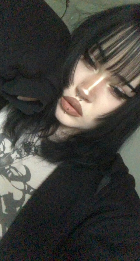 Hellok1ttyslvt Profile pic