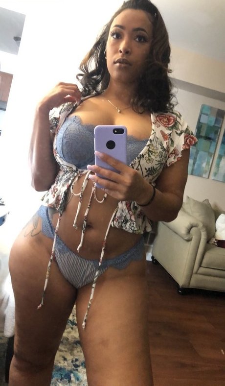Robyn Banks onlyfans leak fuck