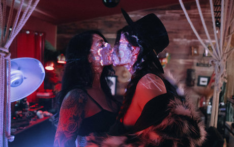 ohrangutangerotica topless onlyfans