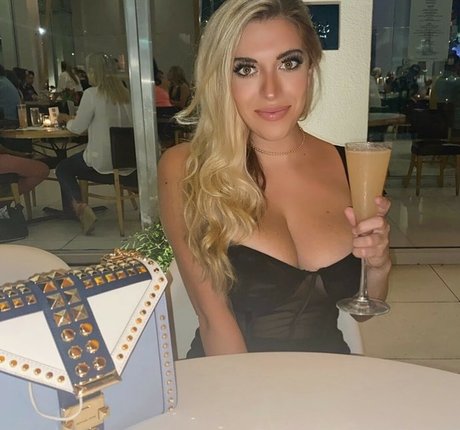 Taylor Mathis onlyfans model