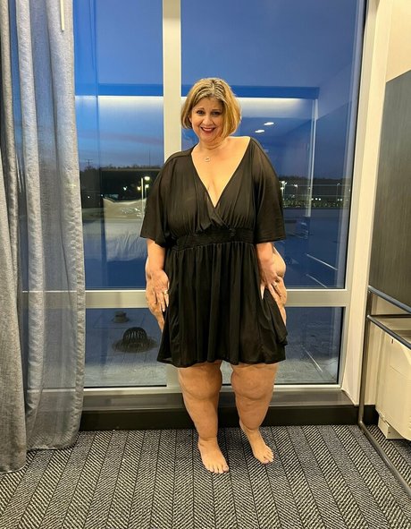 bigbootyasshley onlyfans page