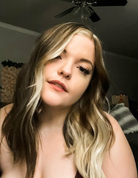 Meg Kaylee onlyfans model photos