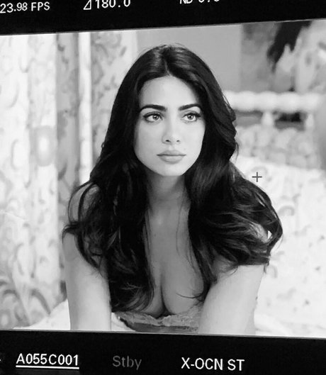 Emeraude Toubia naked onlyfans leak