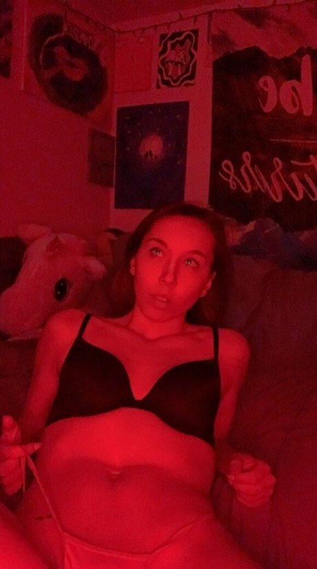 ariajaynefree naked on onlyfans