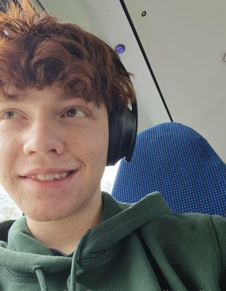 the little viking onlyfans strip tease