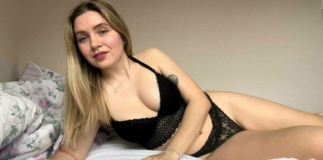 marry strawberry onlyfans pics