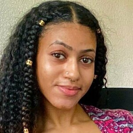 laylaybrat onlyfans topless