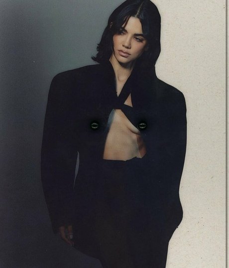 Manu Gavassi Profile pic