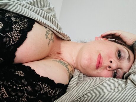 DarkHairedTemptress onlyfans.