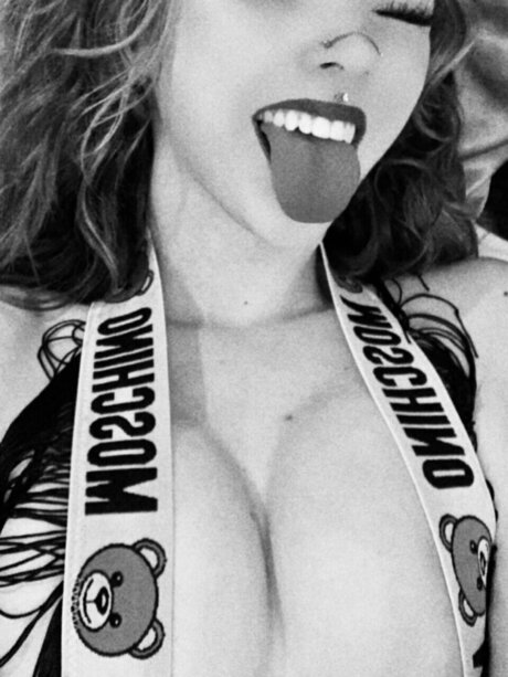 M O X I E leaked onlyfans naked