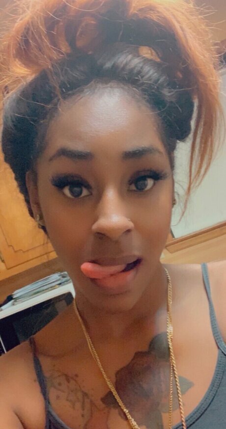 Tee Tee onlyfans images