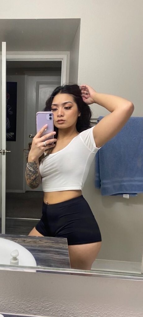 Shyghuirl onlyfans star