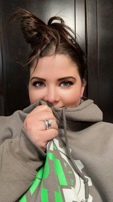 Shymomof3VIP sex tape onlyfans