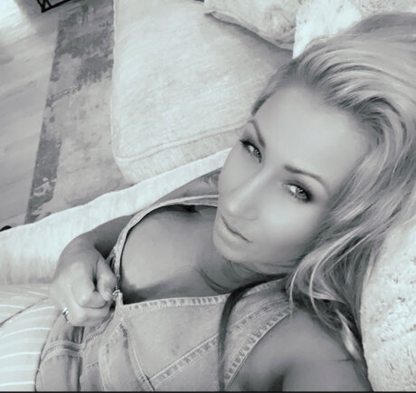 Bella Fox only fans nude