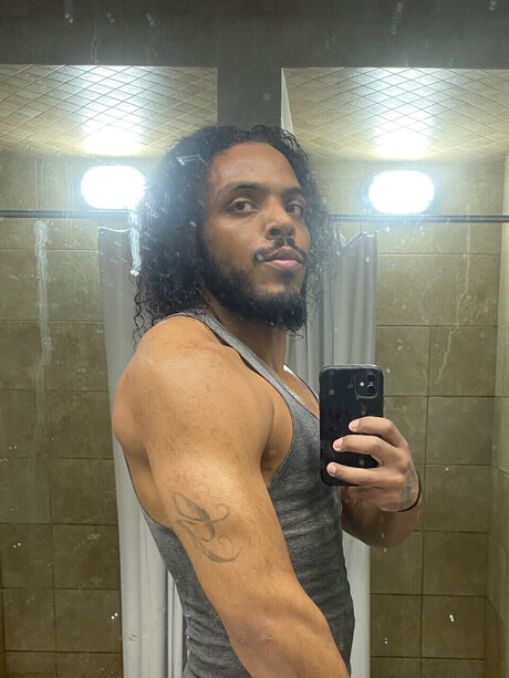 Guwhop onlyfans photo