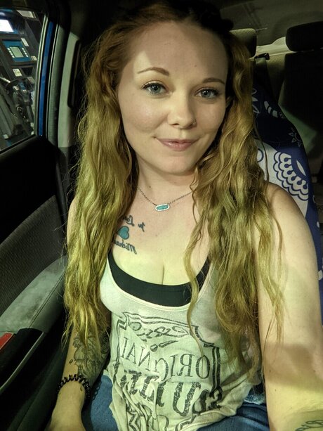 LuciiLoo onlyfans leajs