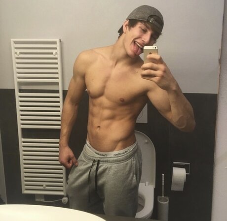 ToyBoy98 onlyfans leaked xxx