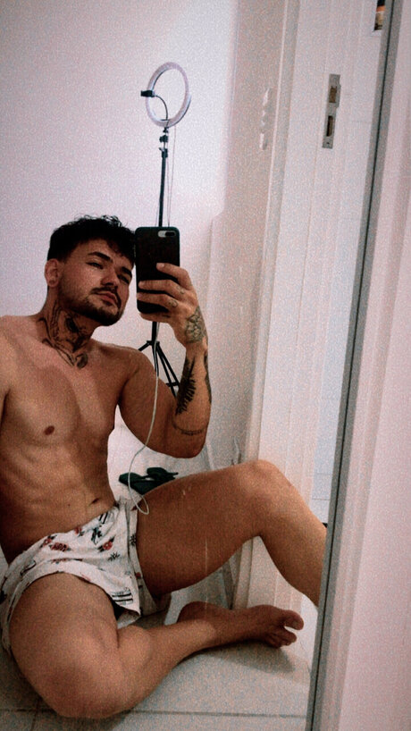 Lillo Sillveira naked onlyfans pics