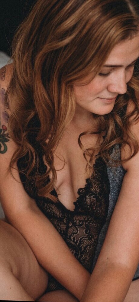 Chloe Thompson onlyfans naked porn