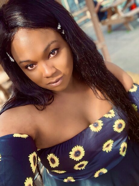 Raven Ellaine onlyfans leak